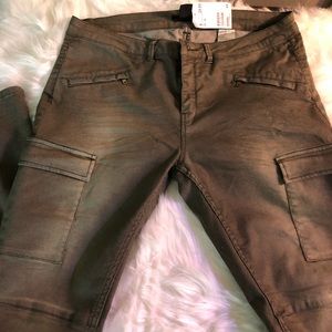 MUST HAVE KHAKI PANTS!!